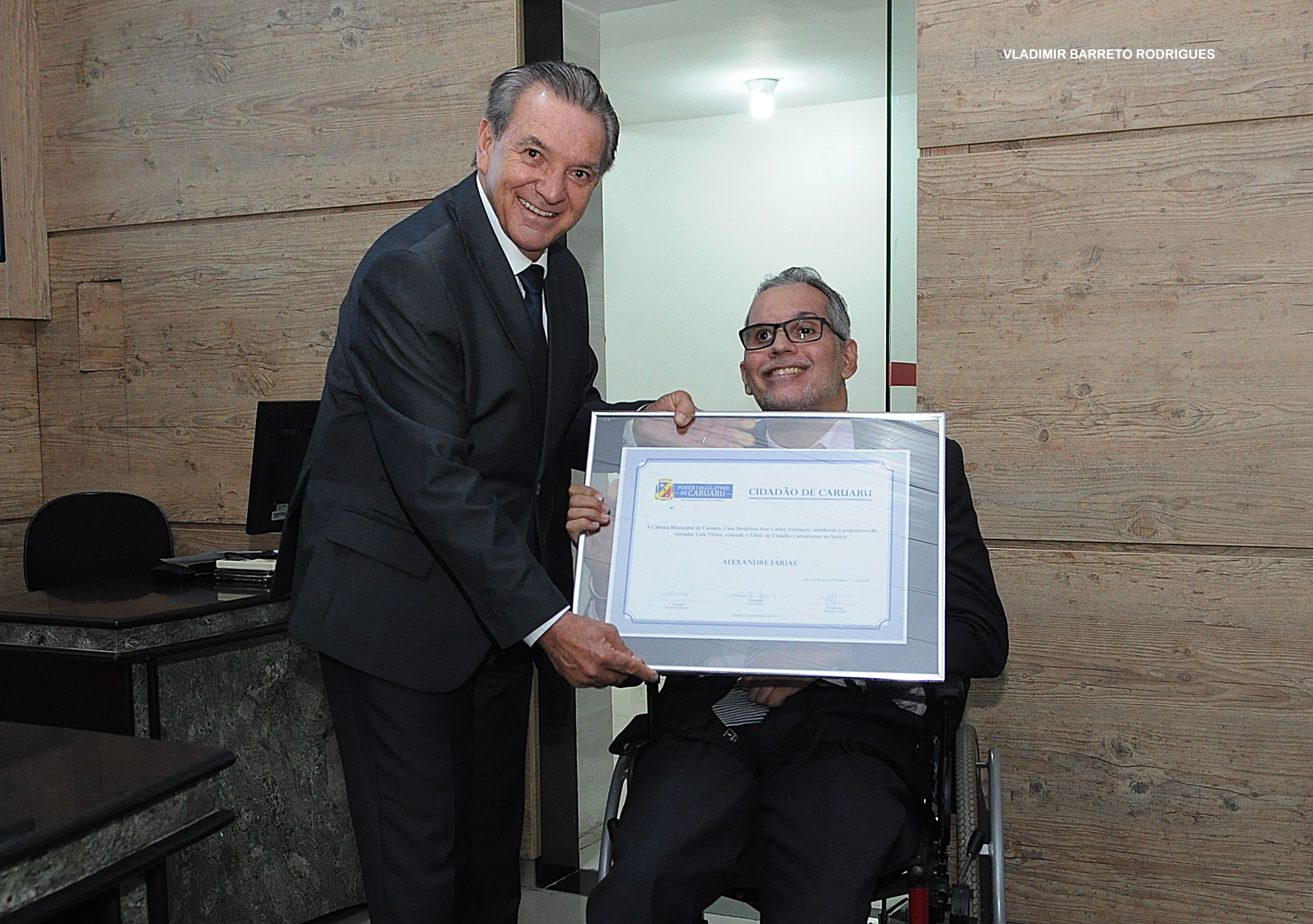 Alexandre Farias recebe título de cidadão Caruaruense na Câmara de Caruaru