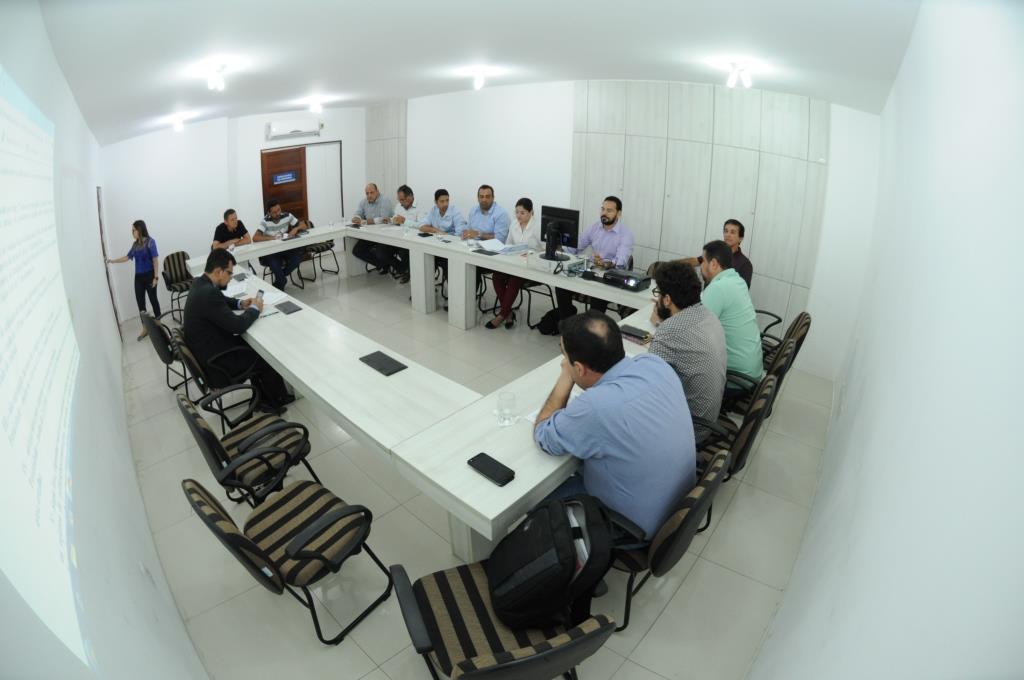 Câmara de Caruaru recebe representantes da Prefeitura para discutir projetos 