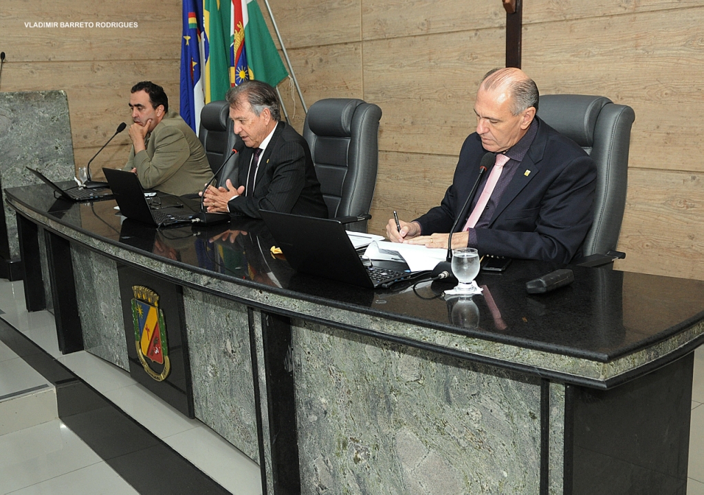 Ajuste do salário dos servidores municipais será votado nesta quarta (23)