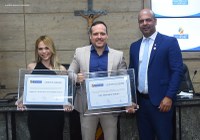 Câmara de Caruaru concede Título de Cidadania a delegado e jornalista; casal é homenageado em sessão solene