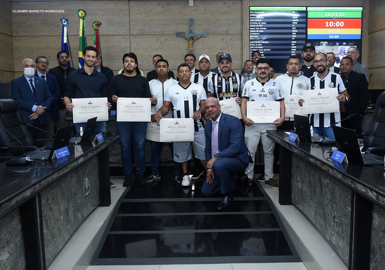 Câmara de Caruaru homenageia Central e aprova projetos de desenvolvimento municipal