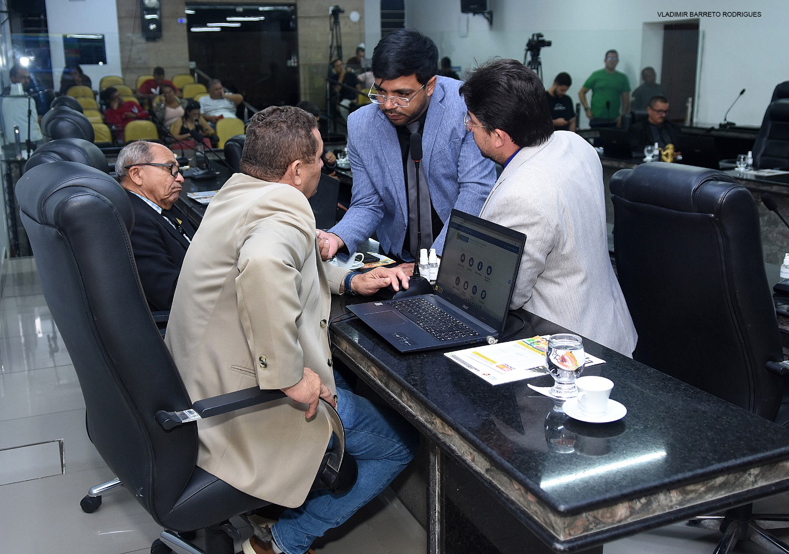 Câmara debate maio laranja, Dia do Gari e coleta de lixo na 26ª Reunião Ordinária