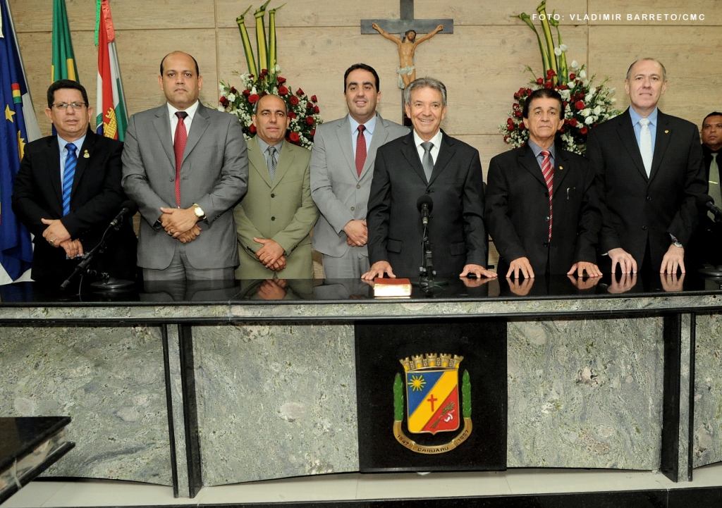 Câmara empossa vereadores, prefeita e vice-prefeito eleitos