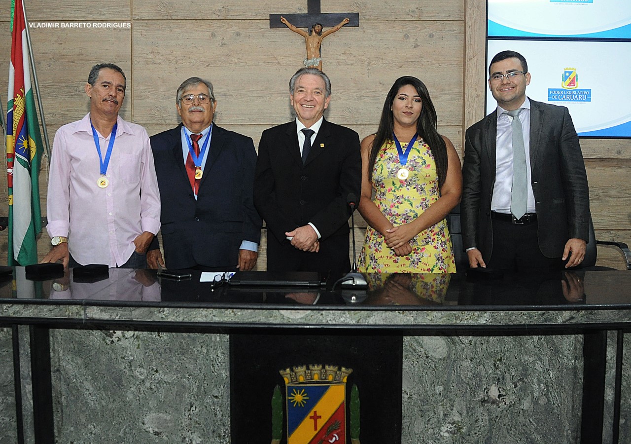 Cidadãos Caruaruenses são homenageados em sessão solene na Câmara
