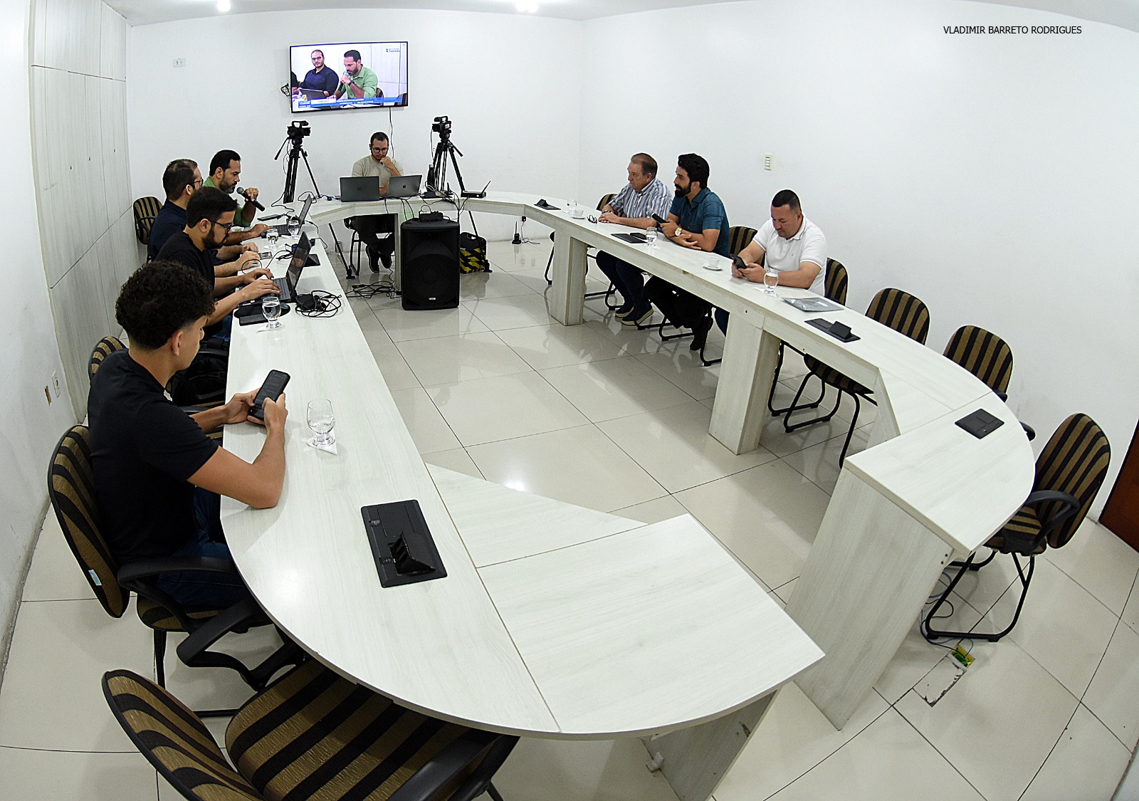 Comissões aprovam atualização financeira da cota parlamentar e reajuste para servidores da Câmara