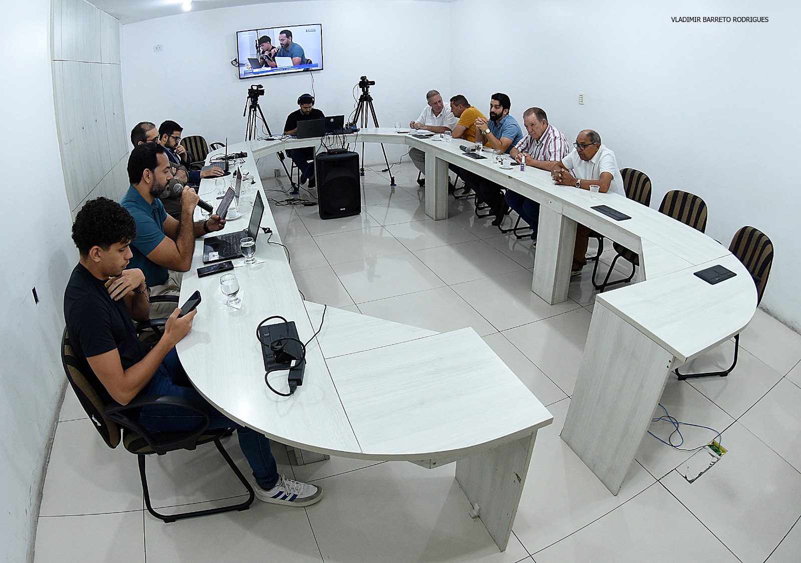 Comissões Parlamentares aprovam projetos sobre décimo terceiro e férias para cargos políticos municipais