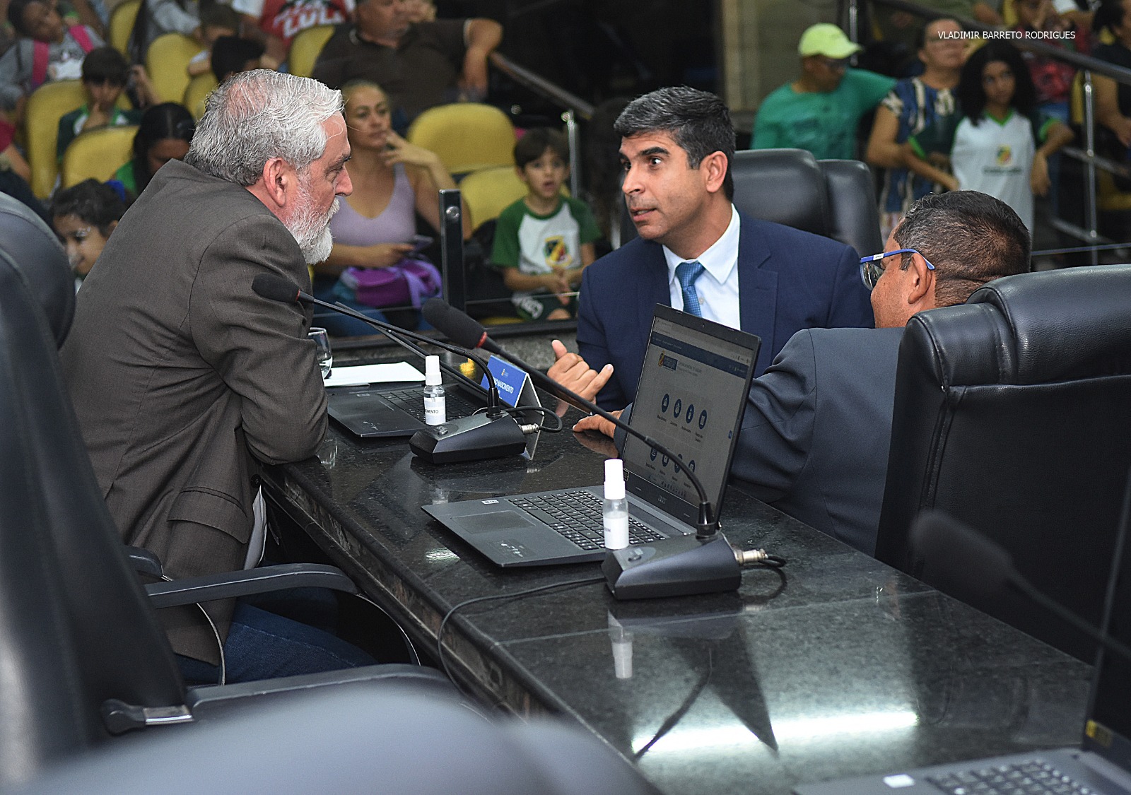 Debate sobre transporte escolar tensiona 24ª Sessão Ordinária da Câmara