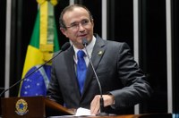 Douglas Cintra recebe comenda honorífica da Câmara Municipal