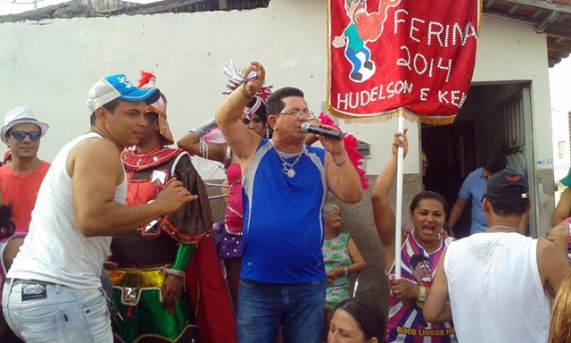 Edjailson participa de bloco carnavalesco no Riachão