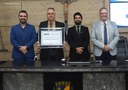 Em sessão solene, a Casa Legislativa reconhece personalidade com atuação e legado na educação municipal 