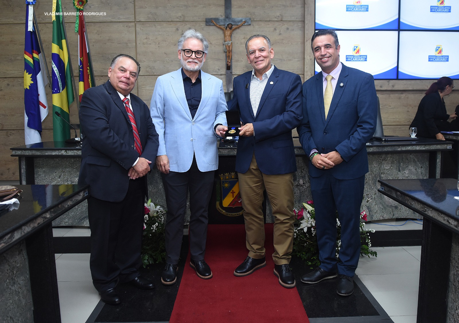 Empresários são agraciados com honrarias na Câmara de Caruaru