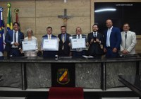 Entrega de títulos de cidadania e medalhas de honra marca solenidade coletiva na Câmara de Caruaru 