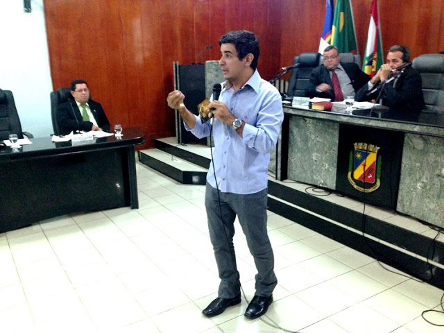 Gilberto de Dora convida biólogo para falar sobre fósseis encontrados em Caruaru