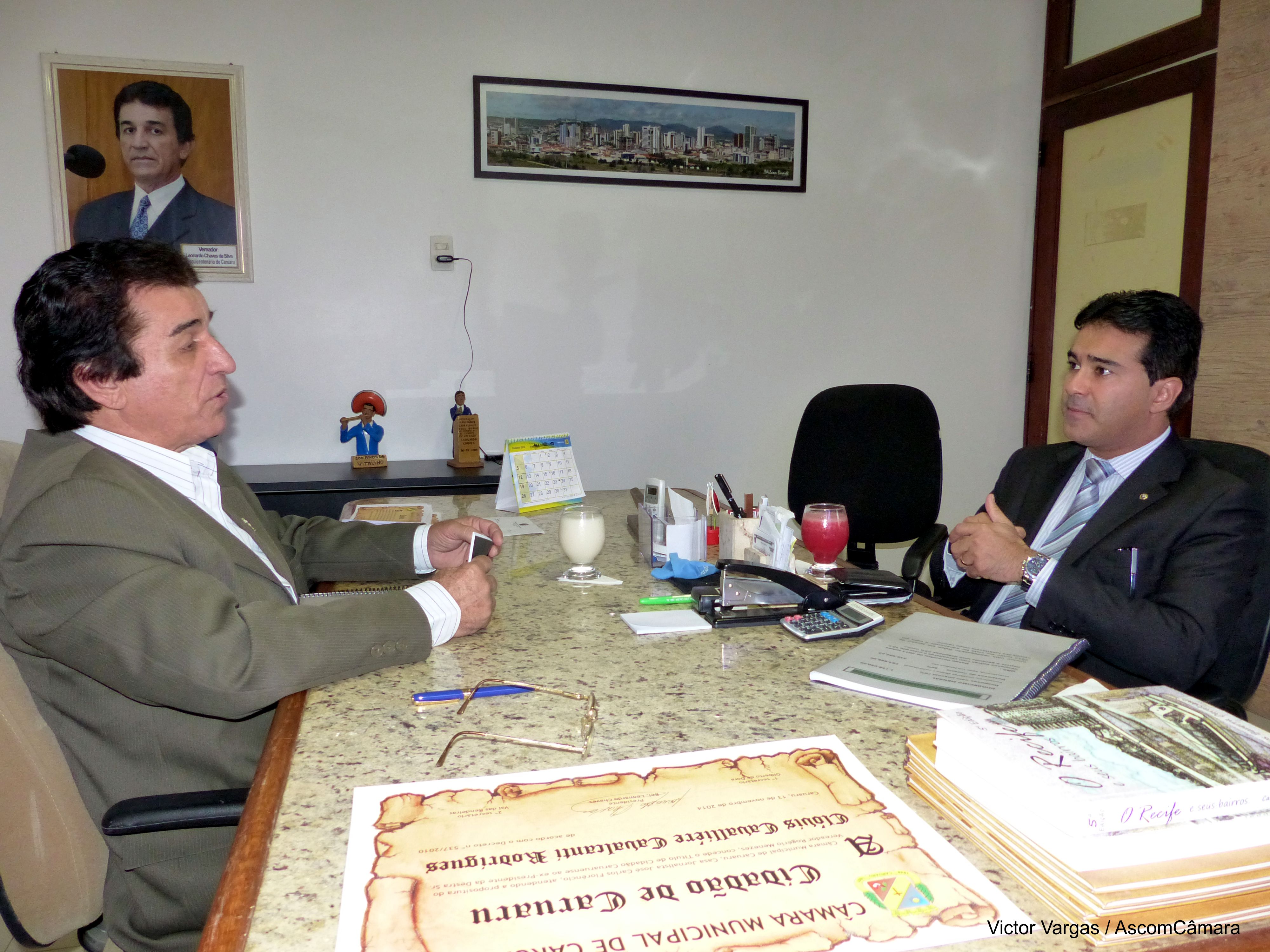 Gleydson Lima visita Poder Legislativo