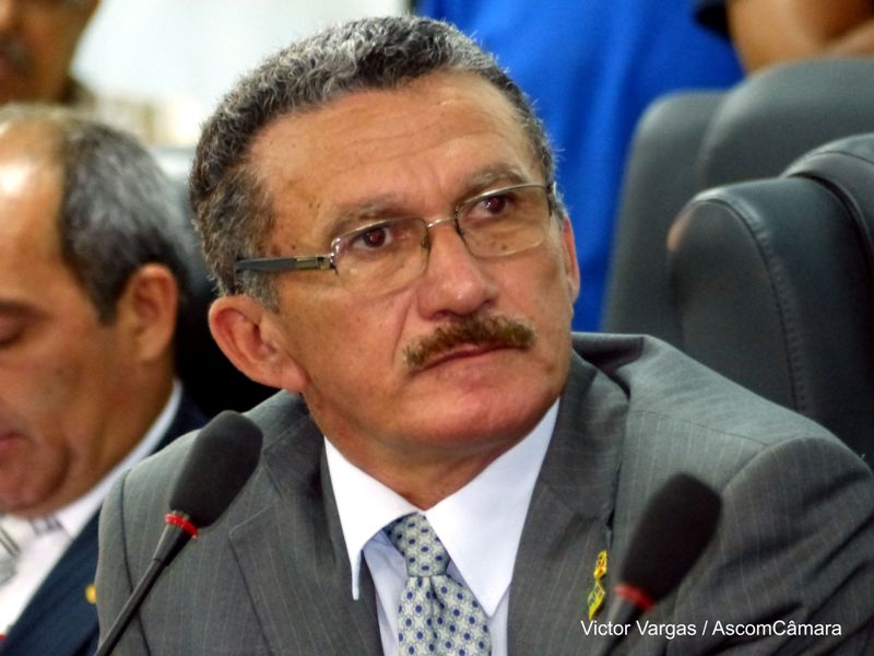 Heleno agradece apoio de deputado à indicação para construção de Colégio Militar em Caruaru