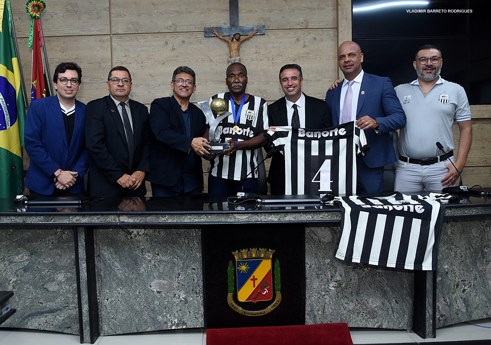 Histórico zagueiro do Central Sport Clube recebe Medalha de Honra ao Mérito na Câmara de Caruaru