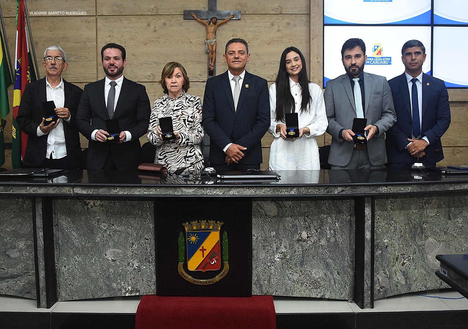 Legislativo de Caruaru celebra homenagens a nomes da cultura, do direito e dos serviços notariais