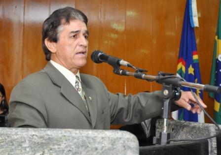 Leonardo apresenta voto de pesar para Waldeciel Araújo