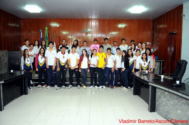 Leonardo Chaves recebe alunos e professores do Criativo