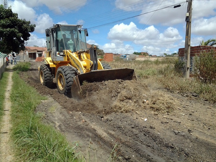 Lula Tôrres destaca melhoramento em estrada da Vila Peladas