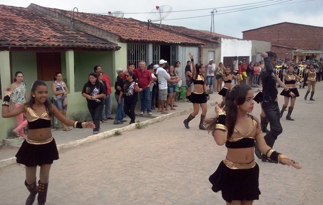 Lula Tôrres no Desfile Cívico na Vila Peladas