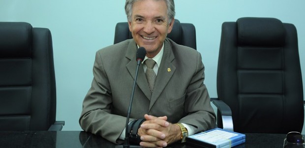 Lula Tôrres solicita adaptações em escolas públicas