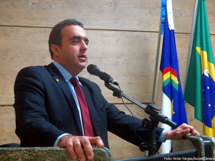 Marcelo Gomes presta homenagens a Eduardo Campos e Miguel Arraes