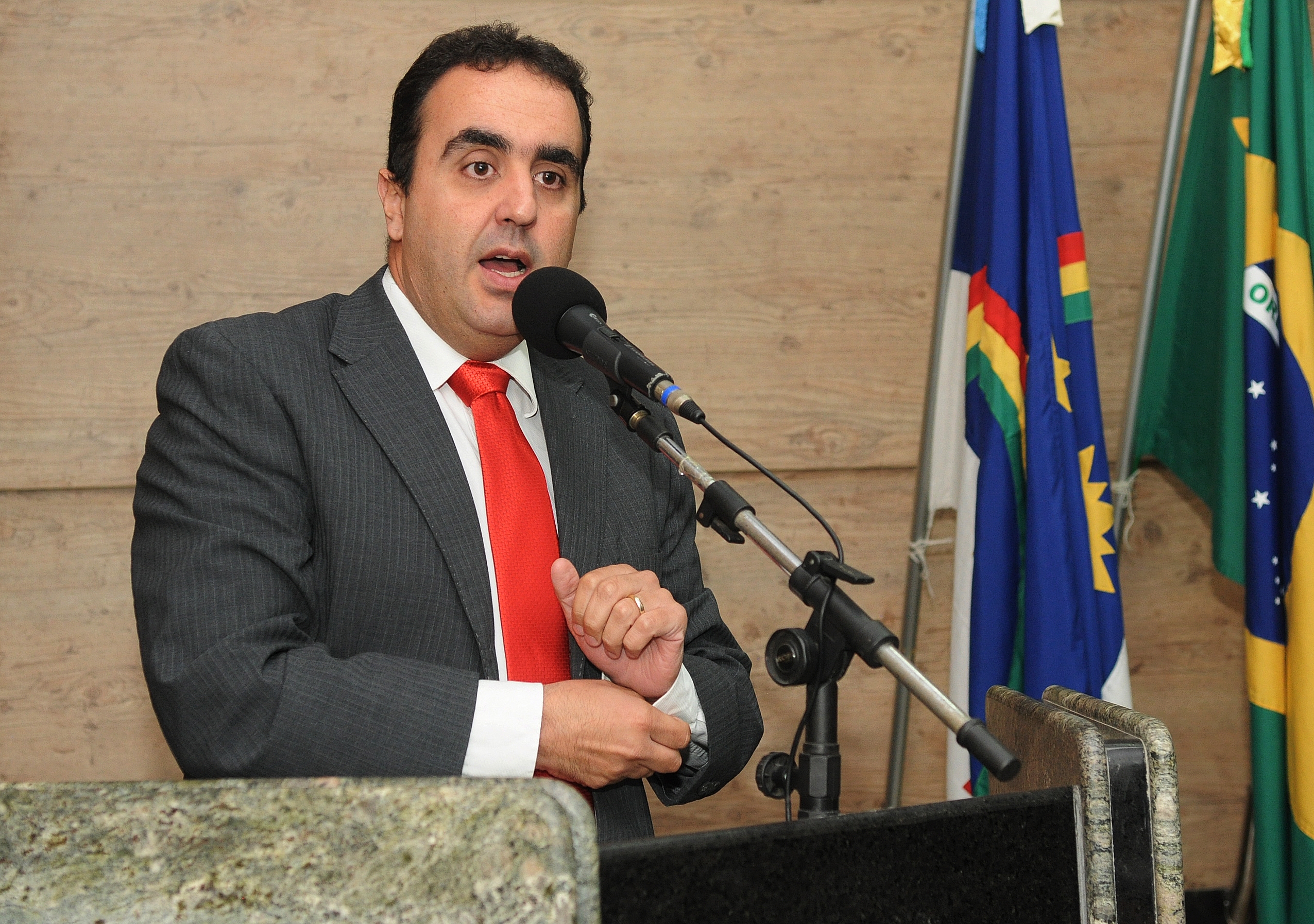 Marcelo Gomes propõe e Câmara dá cidadania ao ambientalista Henrique Andrade