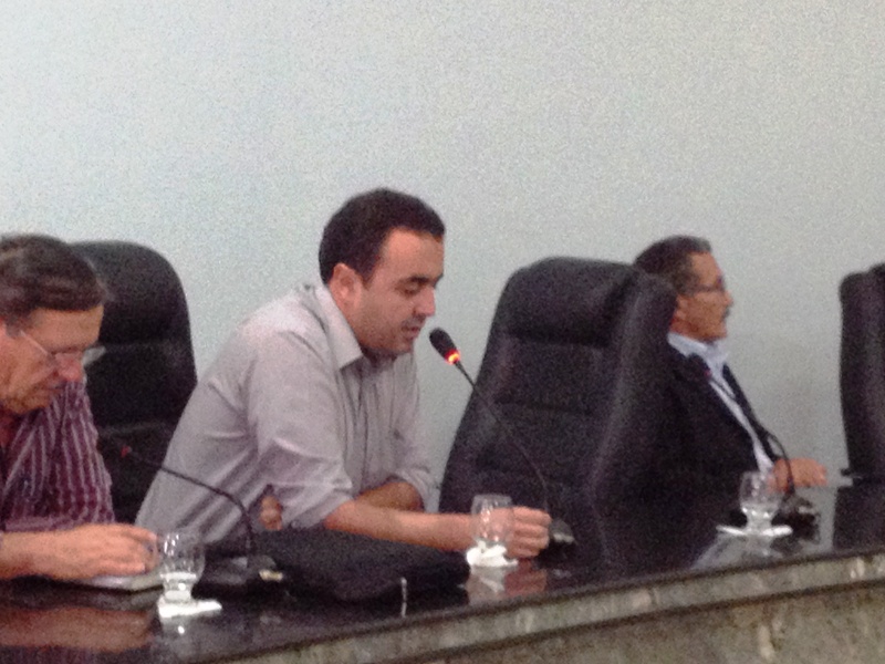 Marcelo Gomes questiona serviços de coleta da Compesa