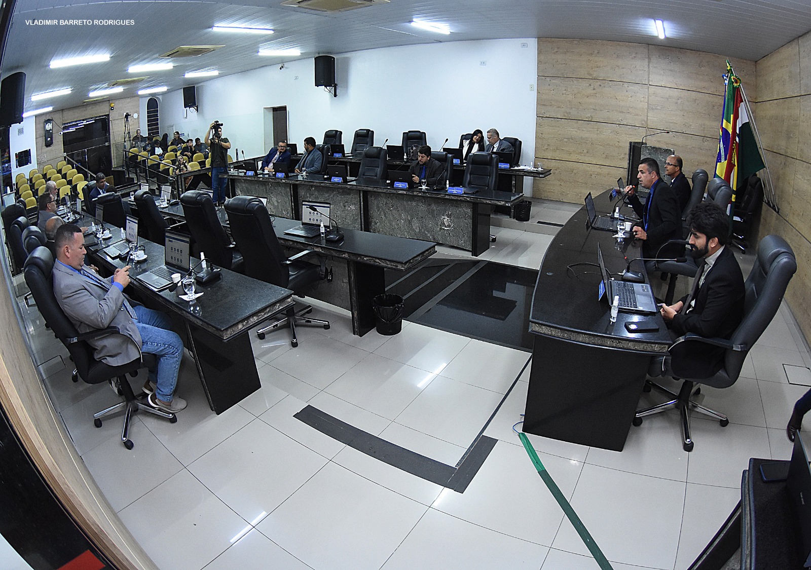 Melhorias estruturais e aplicação de recursos públicos são foco de debates na Câmara