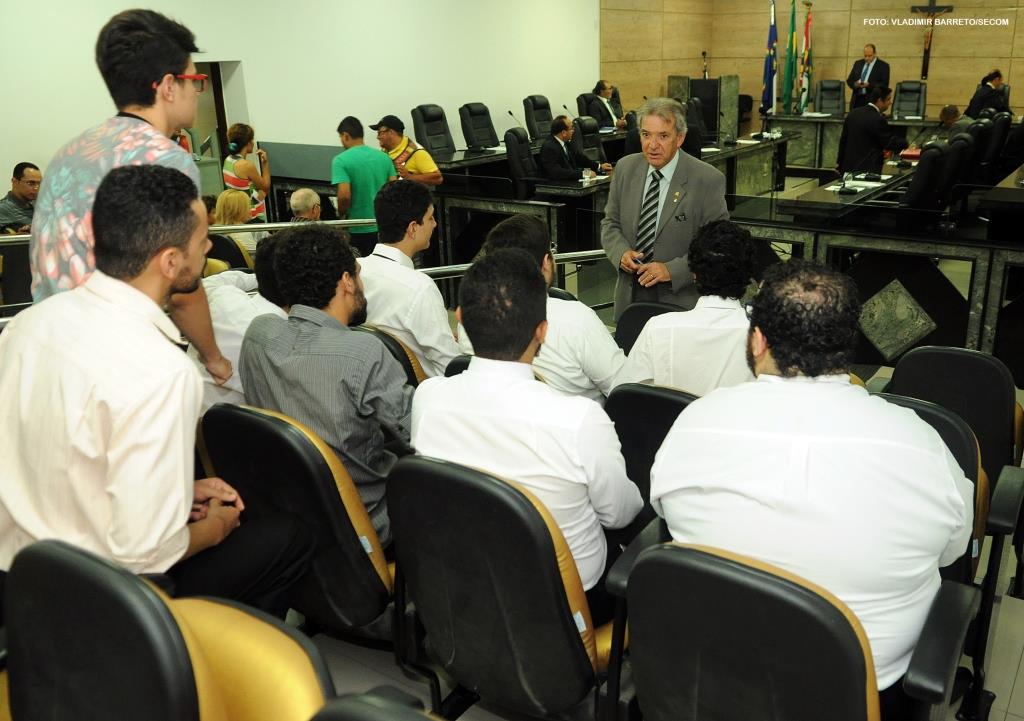 Membros da Ordem Demolay visitam o Poder Legislativo de Caruaru