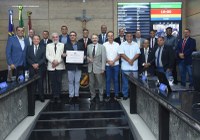 Parlamento Caruaruense realiza sessão marcada por homenagem à CDL e conquista de mutirão de perícia do INSS