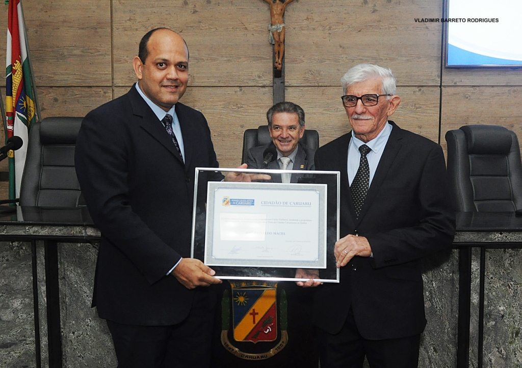Pastor Jota recebe título de cidadão caruaruense