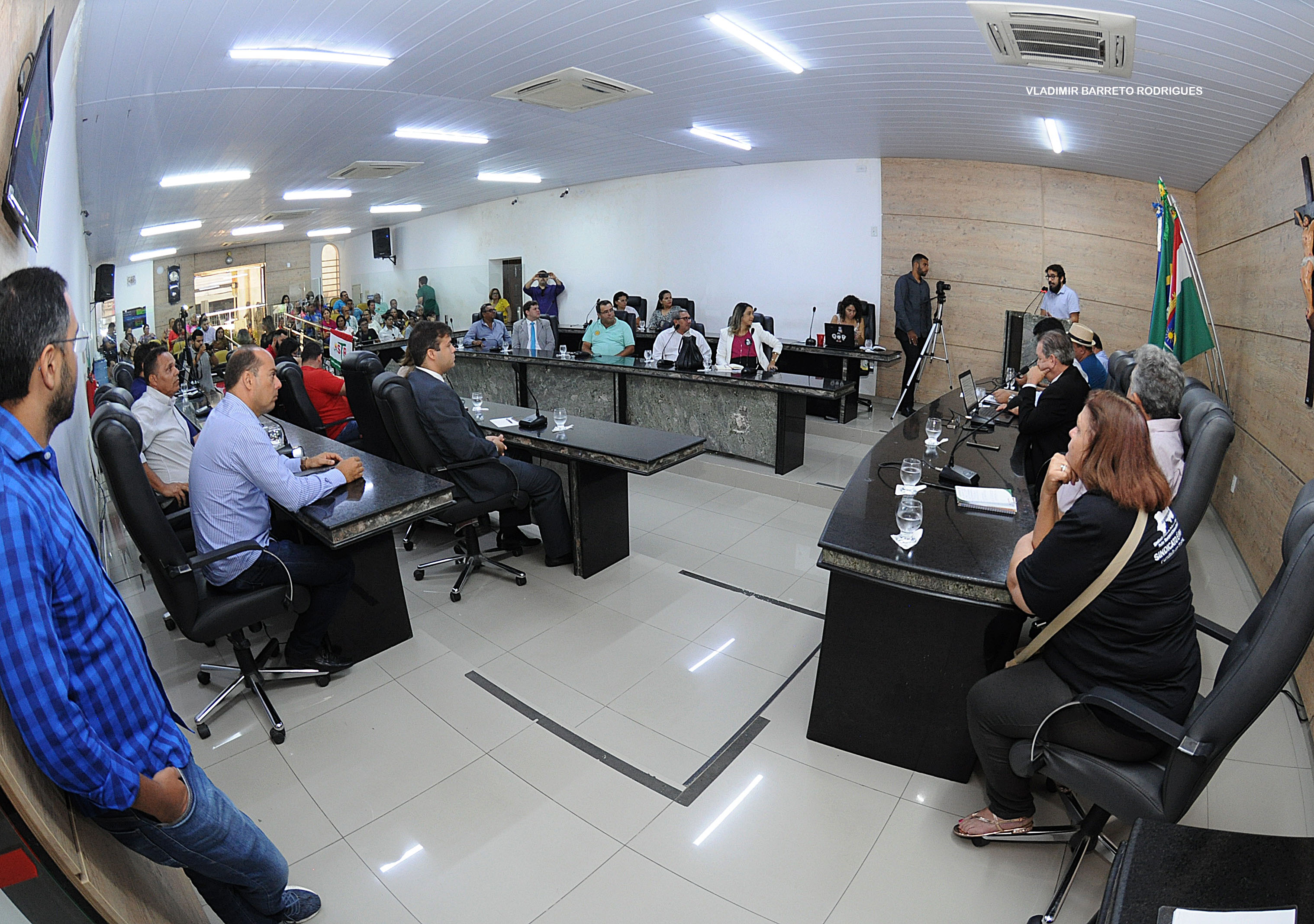 População participa do debate sobre reforma da previdência no plenário Legislativo de Caruaru