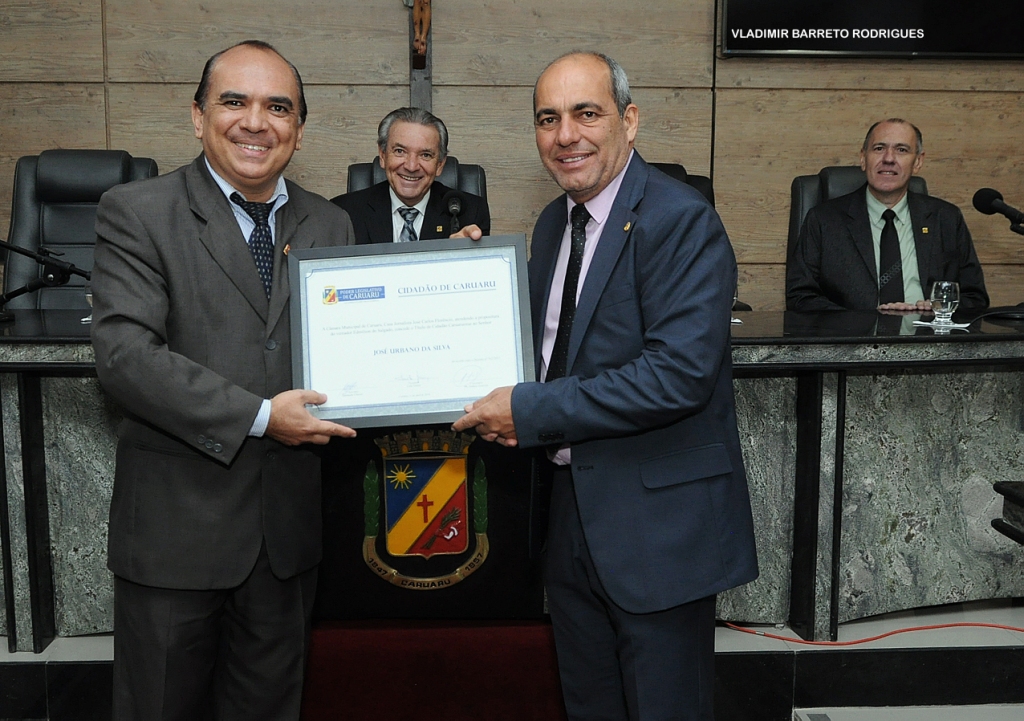 Professor José Urbano recebe tÍtulo de Cidadão Caruaruense