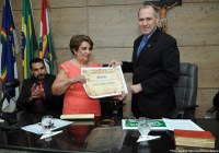 Professora é homenageada na Câmara Municipal de Caruaru