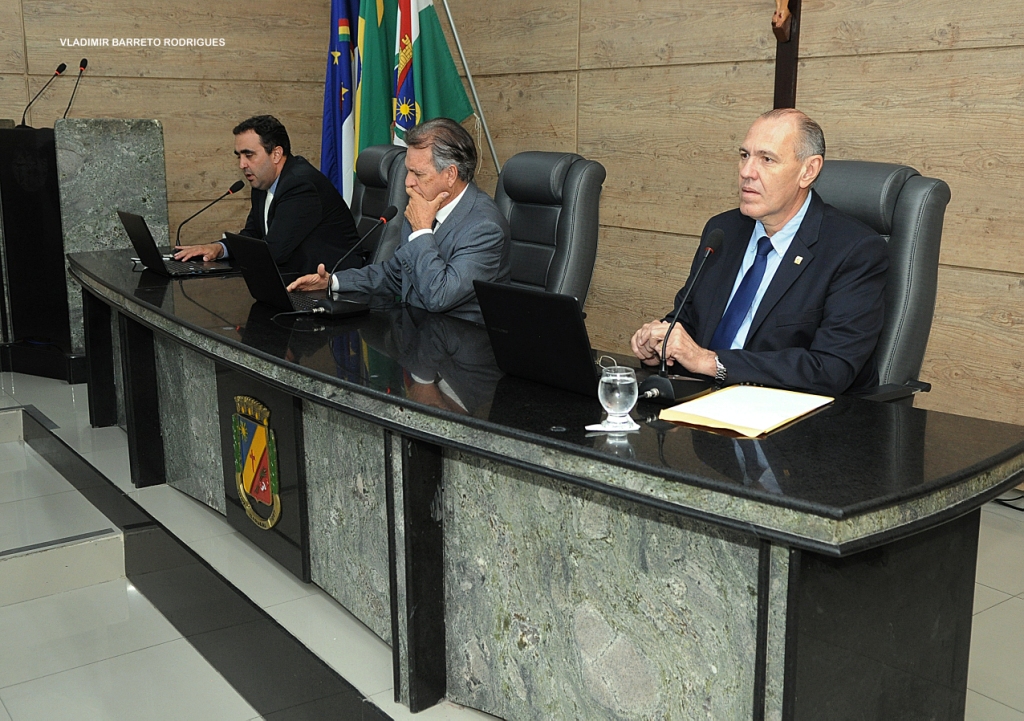 Reajuste do salário mínimo dos servidores é aprovado na Câmara