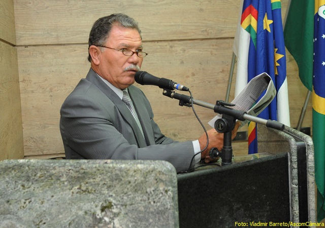 Romildo Oscar solicita construção de escolas e destaca requerimentos voltados à infraestrutura