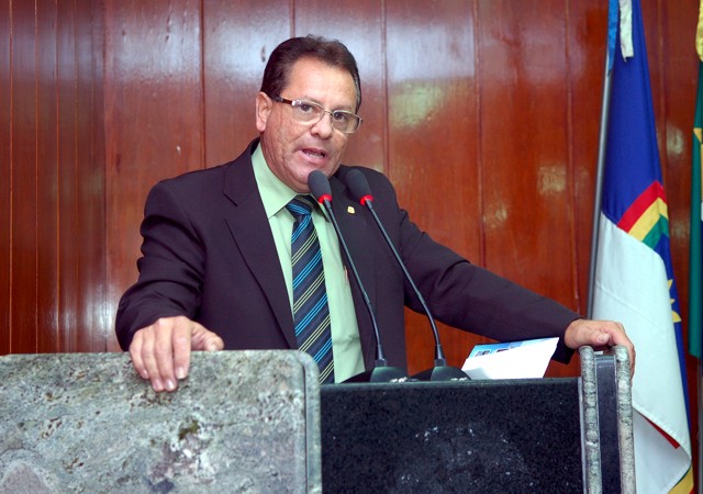 Rozael apresenta voto de repúdio à FPF