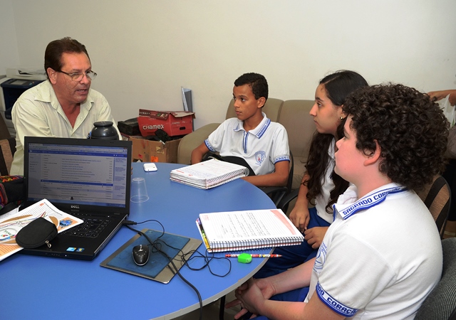 Rozael do Divinopólis é entrevistado por estudantes