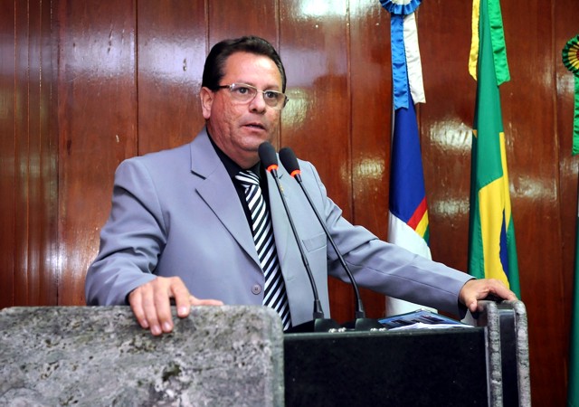 Rozael reitera quatro requerimentos