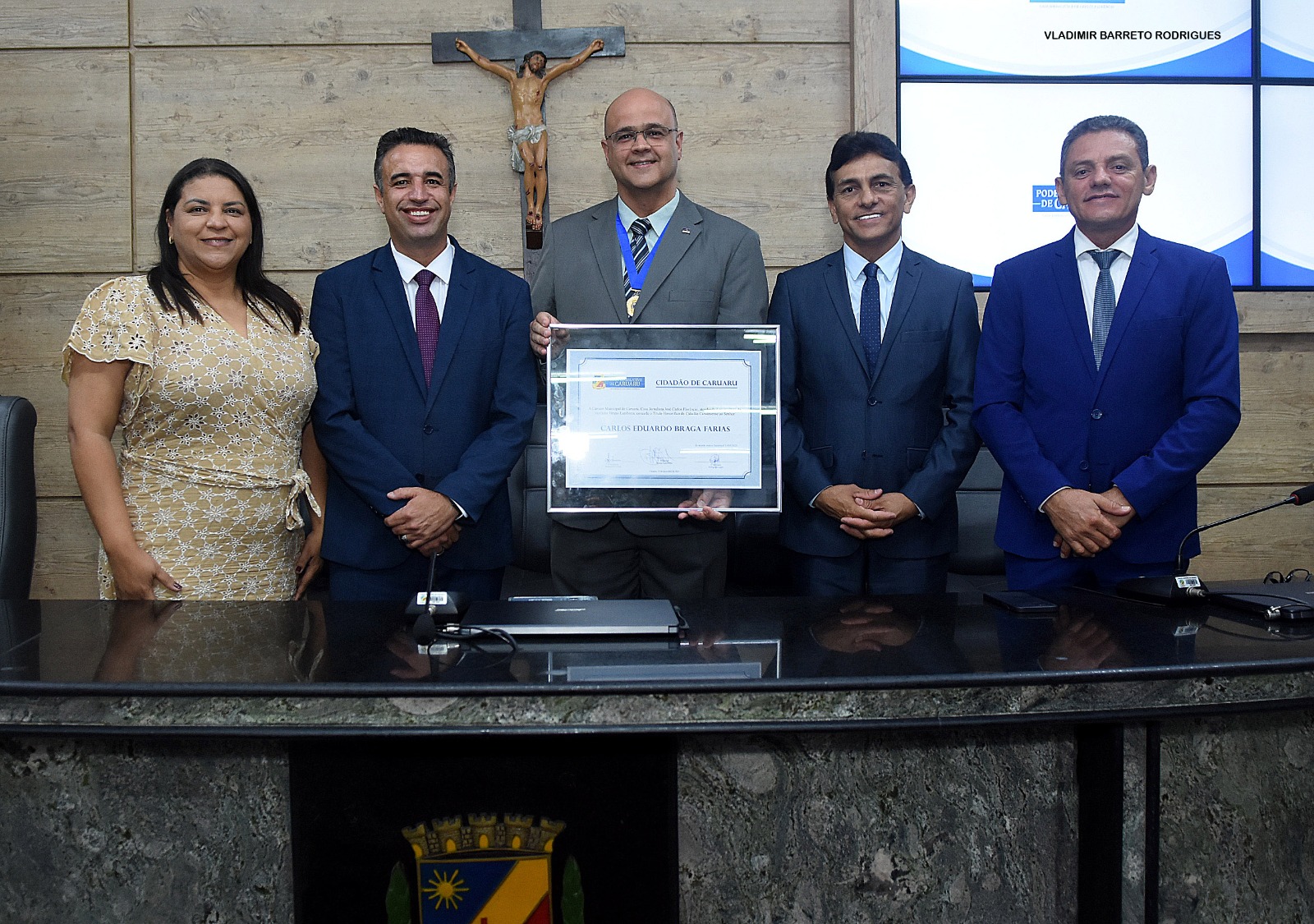 Secretário de Assistência Social é reconhecido com honrarias da Casa durante última solene de 2025