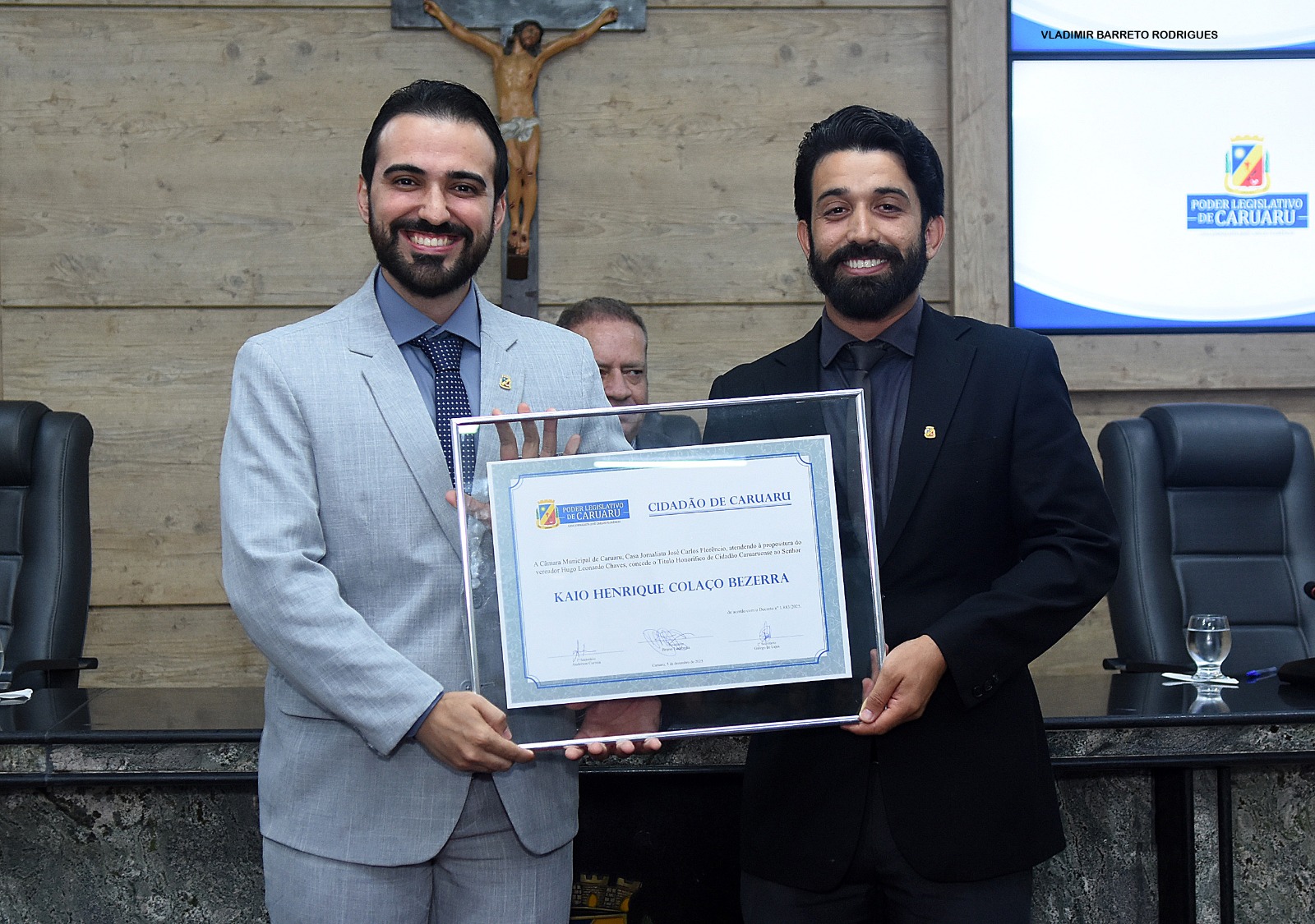 Secretário de Educação torna-se cidadão de Caruaru em sessão solene