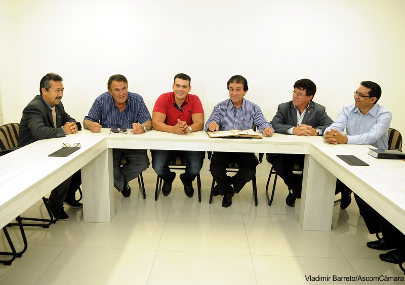 Suplentes tomaram posse nesta quarta