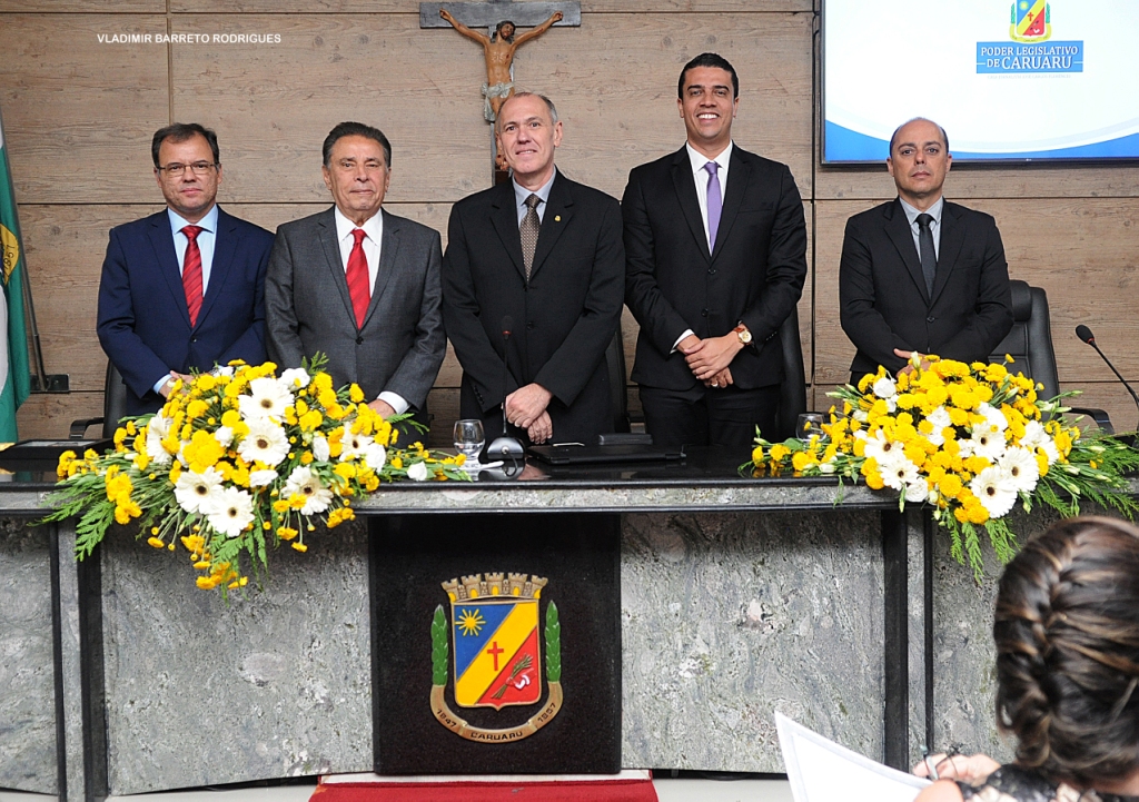 Marcus Belarmino recebe cidadania caruaruense durante solenidade na Câmara