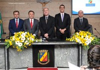 Marcus Belarmino recebe cidadania caruaruense durante solenidade na Câmara