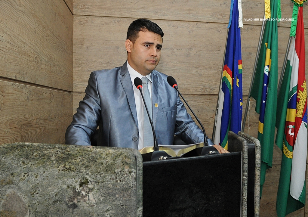 Vereador toma posse do cargo na Câmara nesta quinta (03)