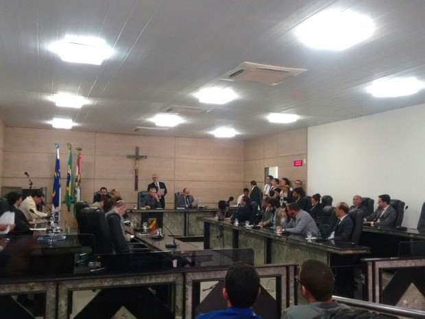 Vereadores aprovam novo salário mínimo para servidores de Caruaru