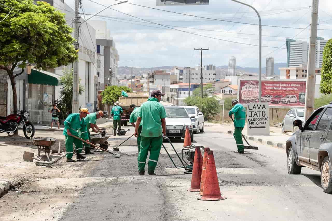 Vereadores pedem solução para problemas estruturais na Avenida Brasil